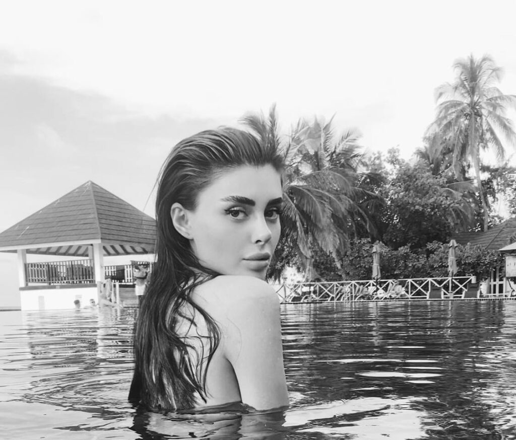 Московская эскортница