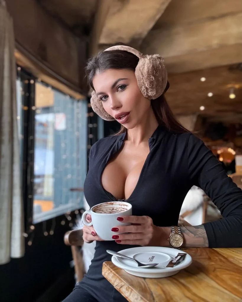 Эскорт-модель