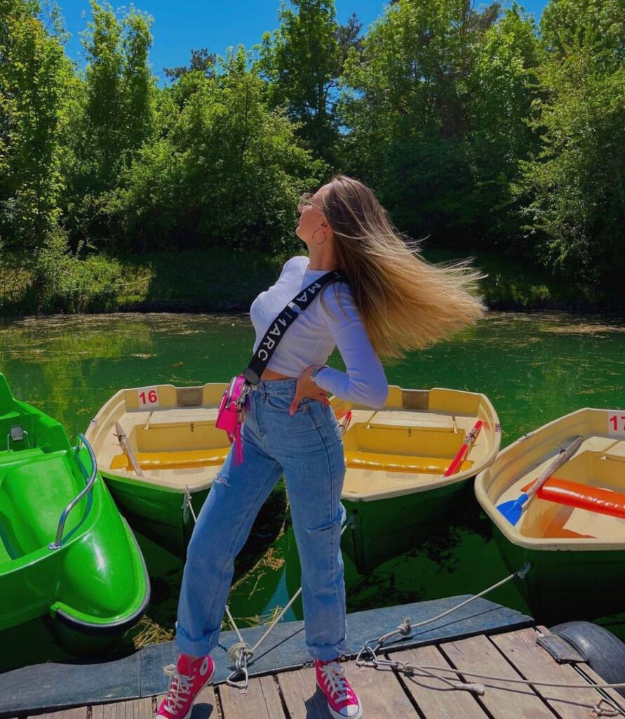 Эскортница