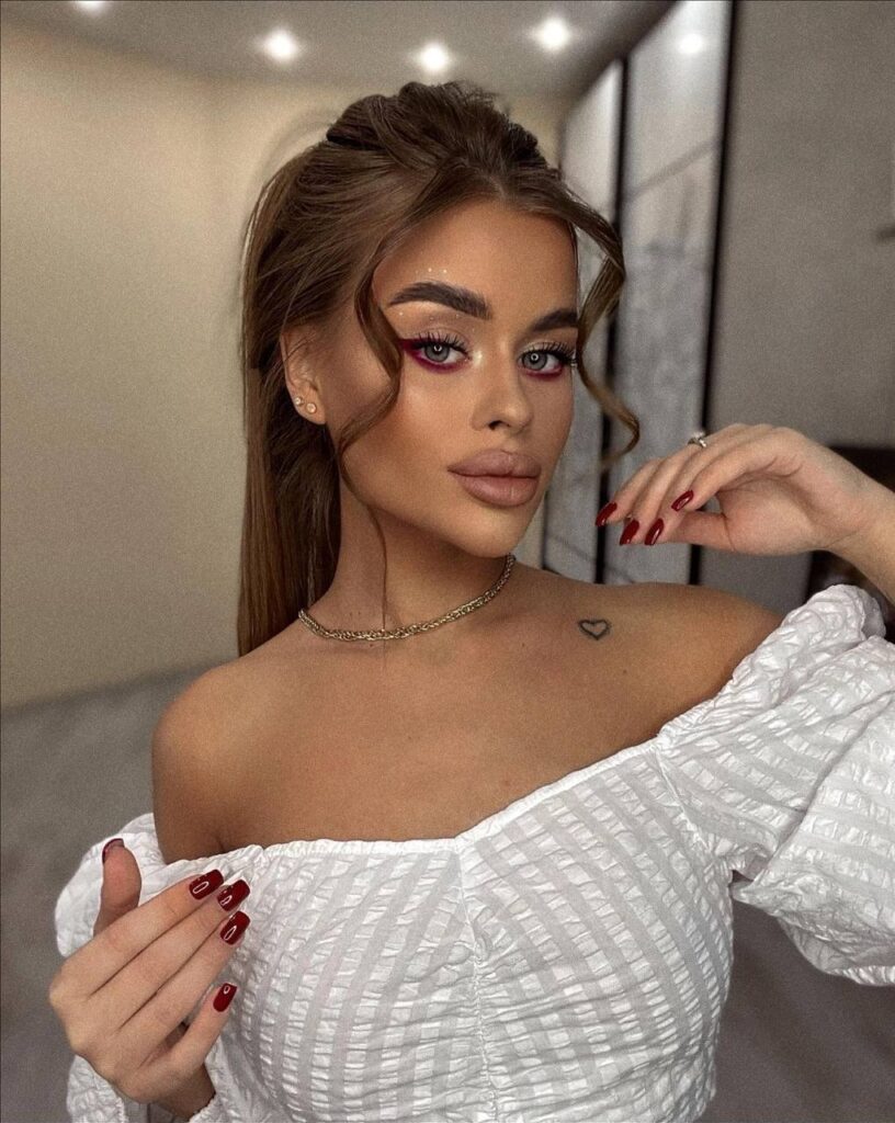 Эскортница