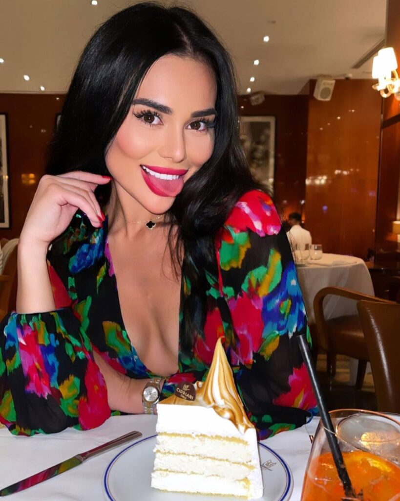 Девушка эскорт