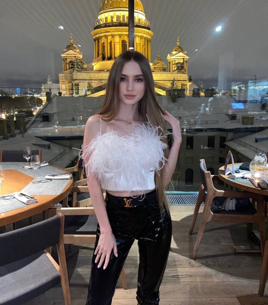 Эскорт-модель