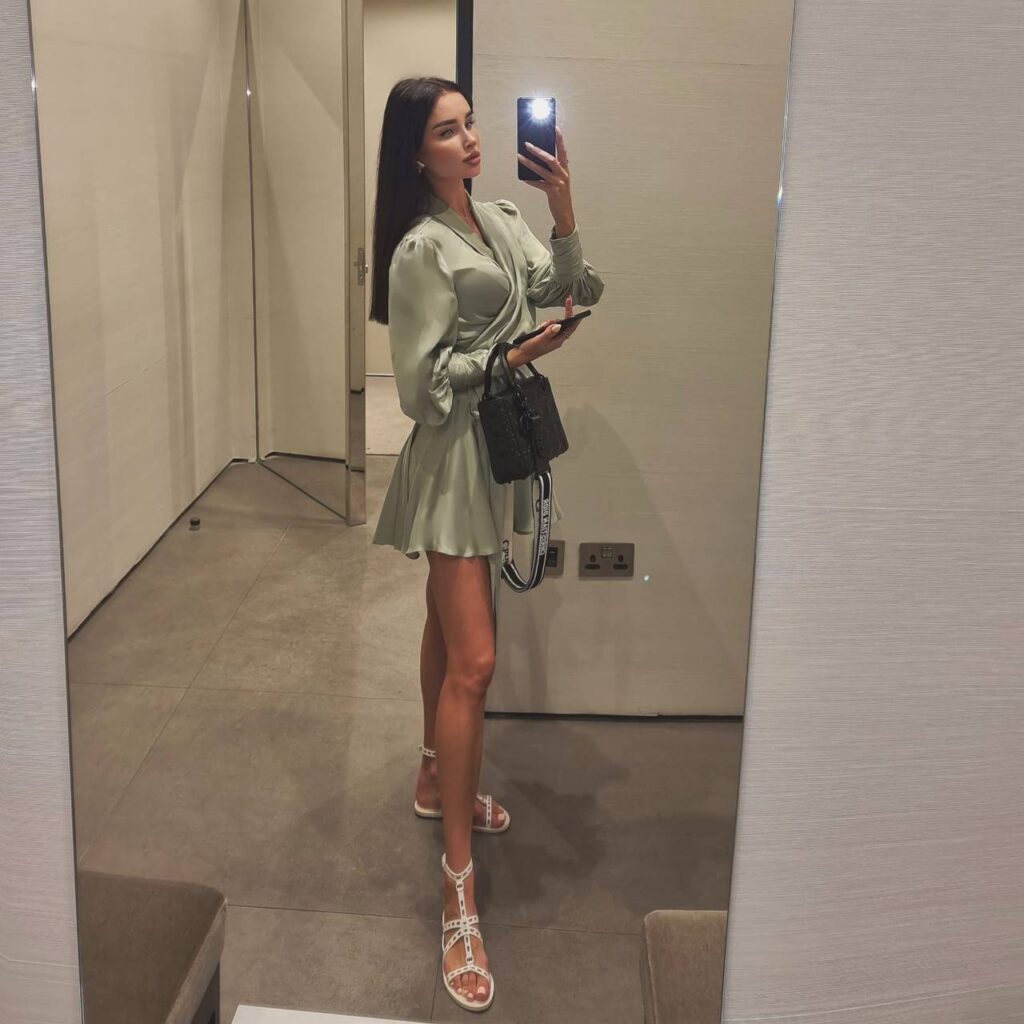 Эскортница