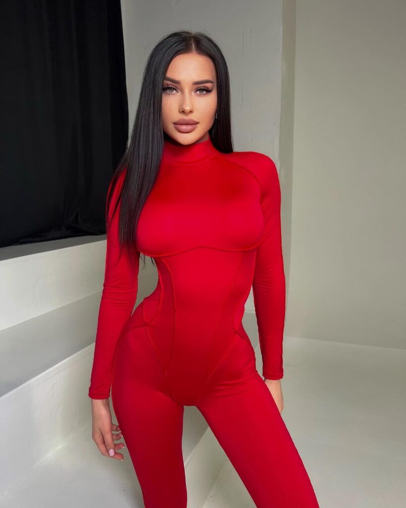 Эскортница