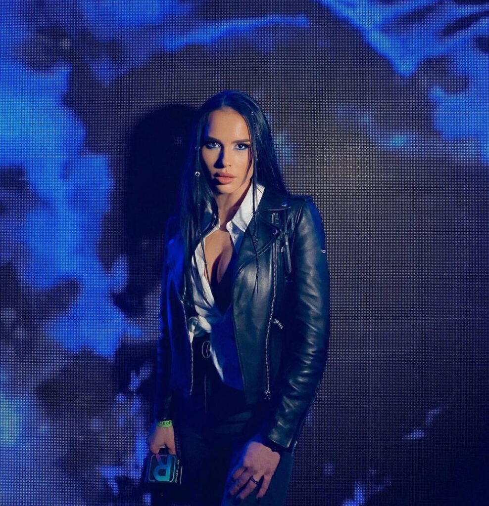 Девушка эскорт