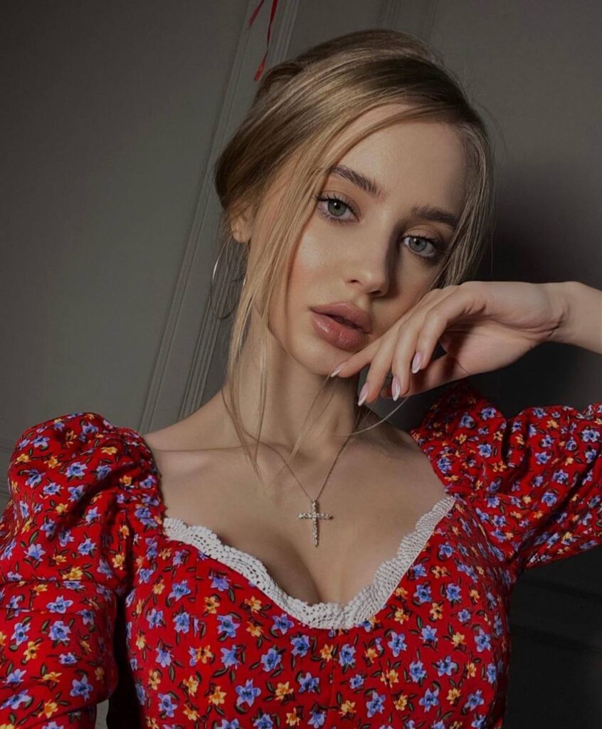 Эскорт-модель