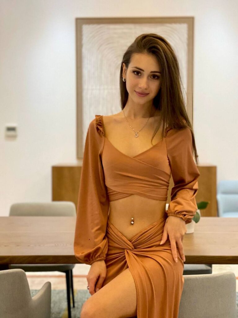 Девушка на час