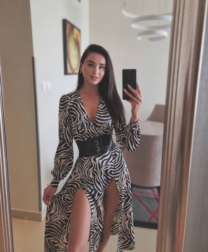 Эскорт-модель